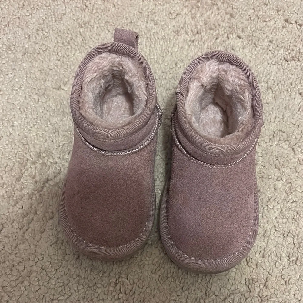 chic Mauve Faux-Shearling Kids Booties